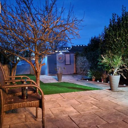 Lobster Cottage - Stylish 3 Bedroom Cottage In Heart Of Tenby Town, Pembrokeshire מראה חיצוני תמונה