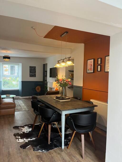 Lobster Cottage - Stylish 3 Bedroom Cottage In Heart Of Tenby Town, Pembrokeshire מראה חיצוני תמונה
