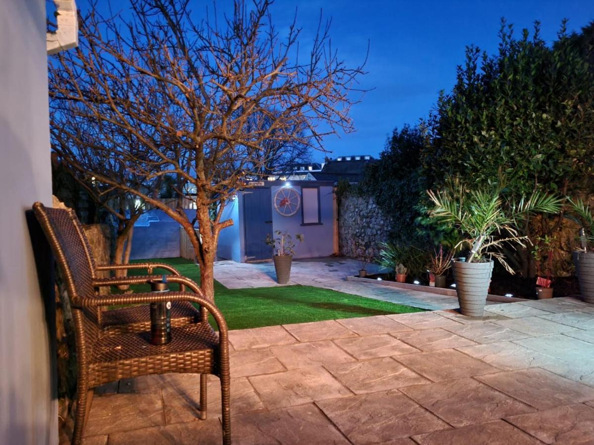 Lobster Cottage - Stylish 3 Bedroom Cottage In Heart Of Tenby Town, Pembrokeshire מראה חיצוני תמונה